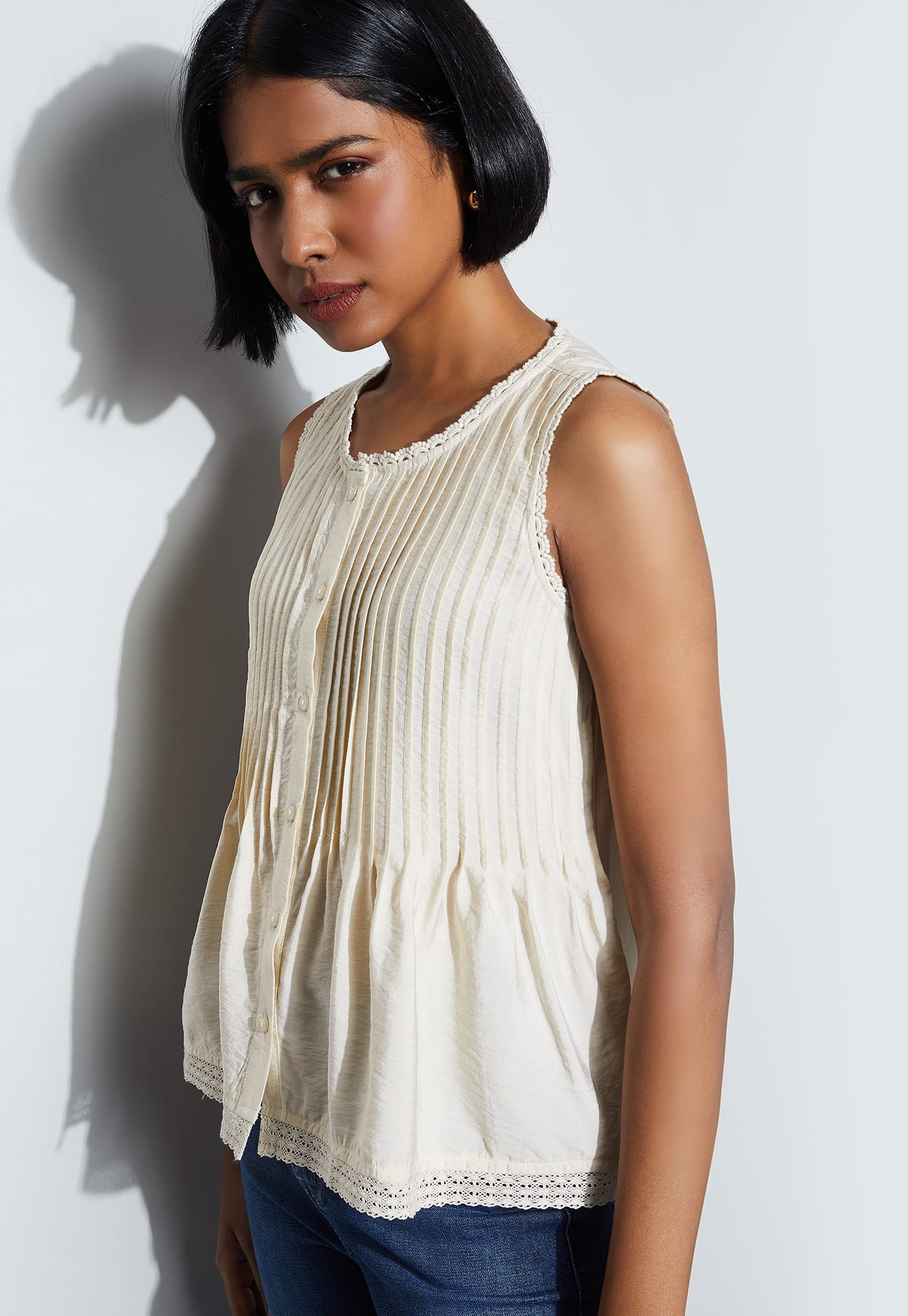 FAME FOREVER Solid Sleeveless Button Top-picture-10