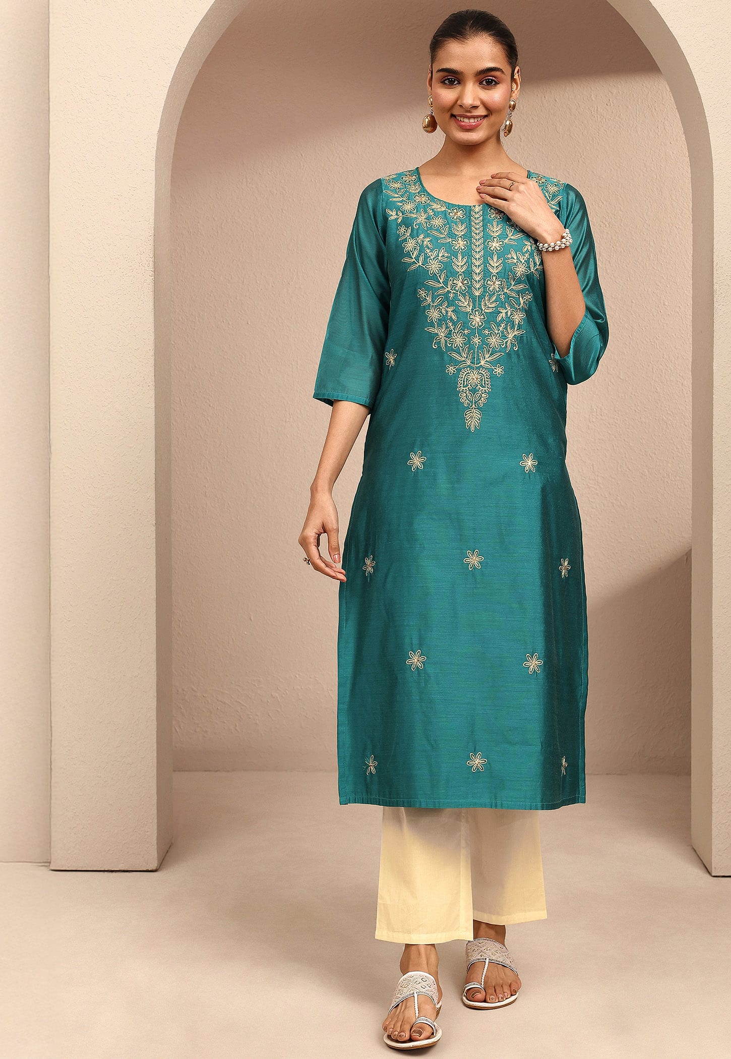 LIBAS Embroidered Straight Kurta-picture-13