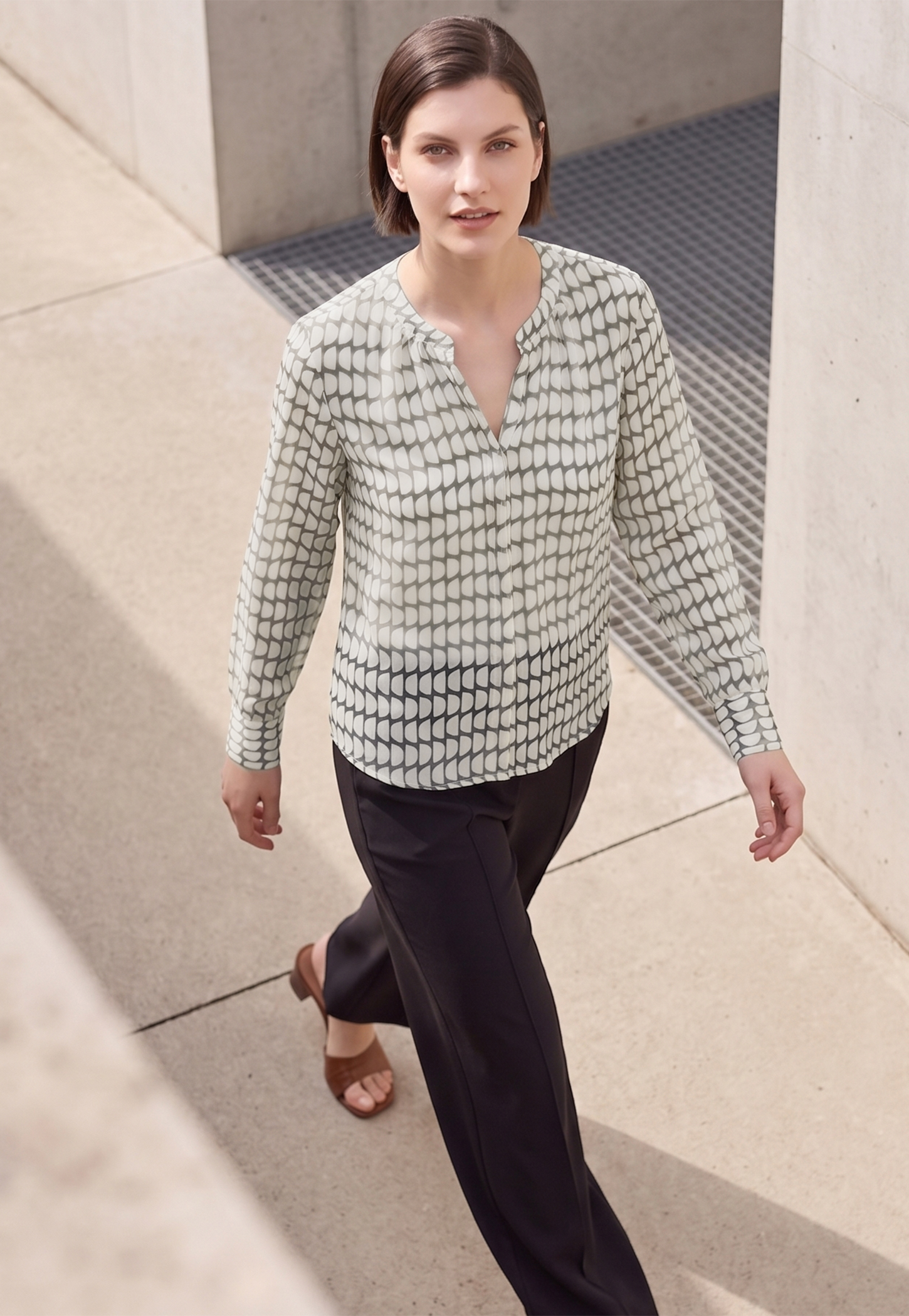 CODE CLASSIC Geometric Print Button Top-image-47