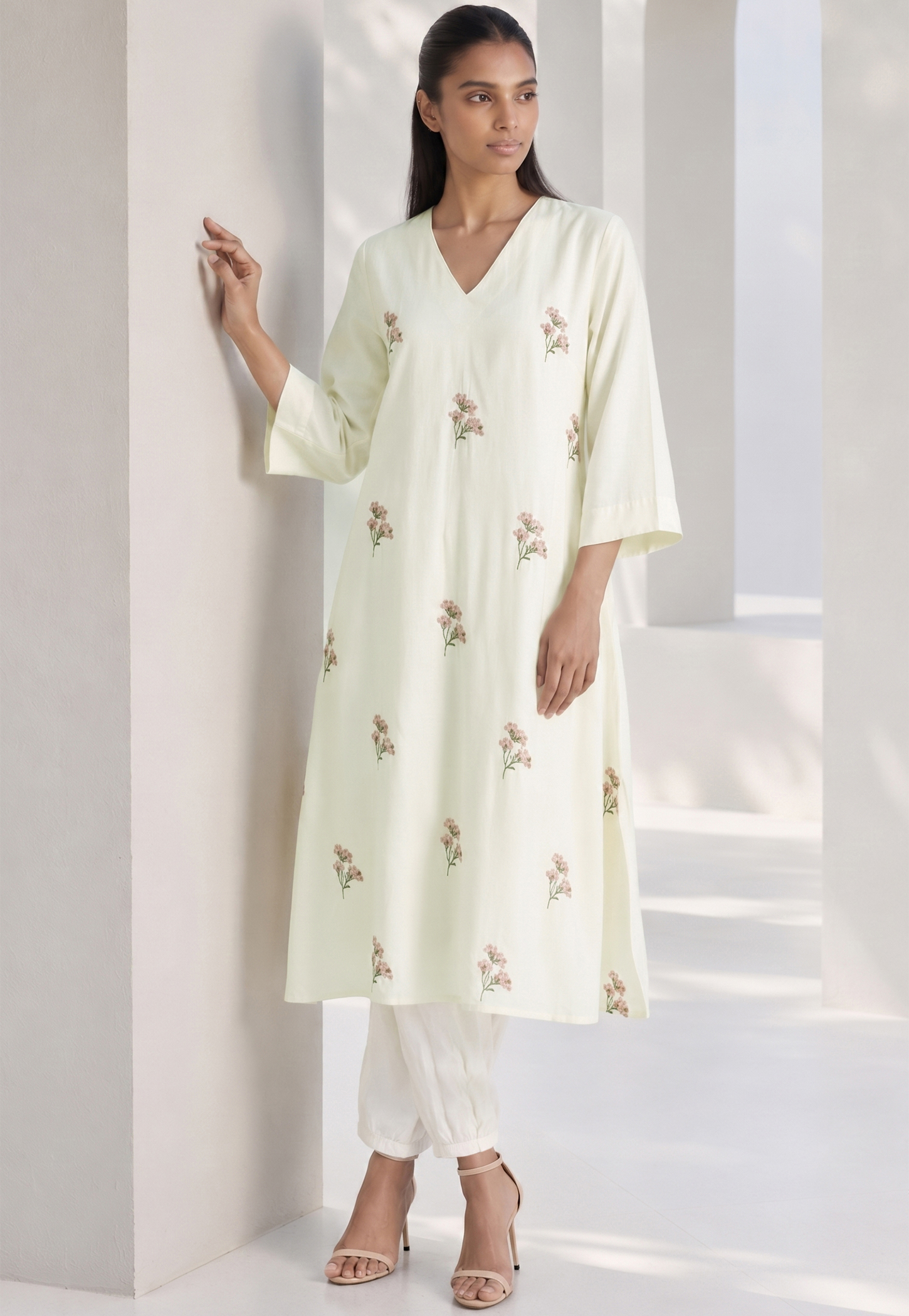 MELANGE Floral Embroidered V-Neck 3/4th Sleeves Kurta-picture-24