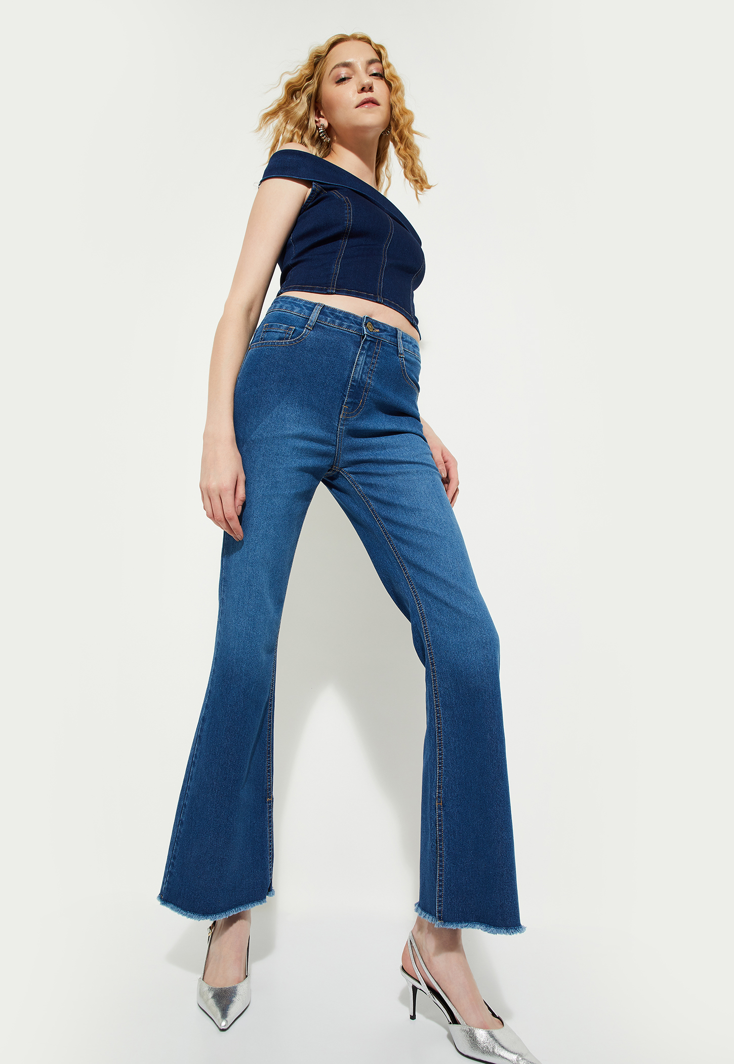 ALAYA F x URB_N Women Frayed Hem Kickflare Jeans-picture-25
