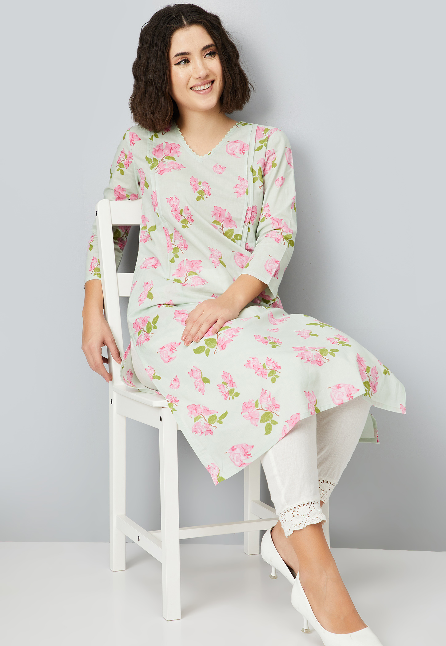 Women Floral Print Straight Kurta with Pleated Detail-picture-50