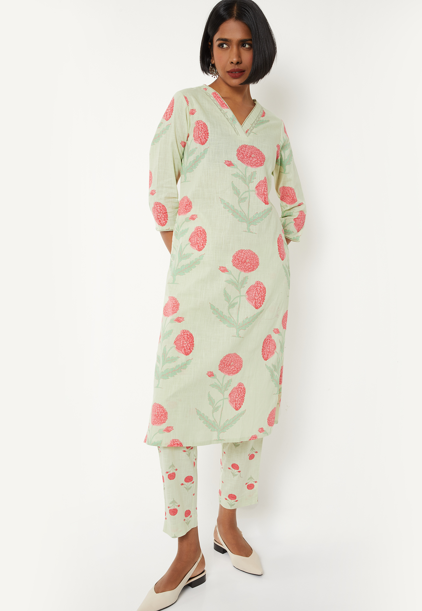 Women Floral Printed Straight Kurta Set-picture-19
